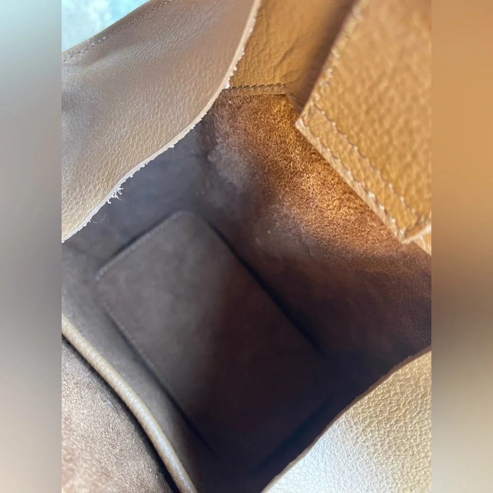 KAANAS NERO HEXAGON CROSSBODY